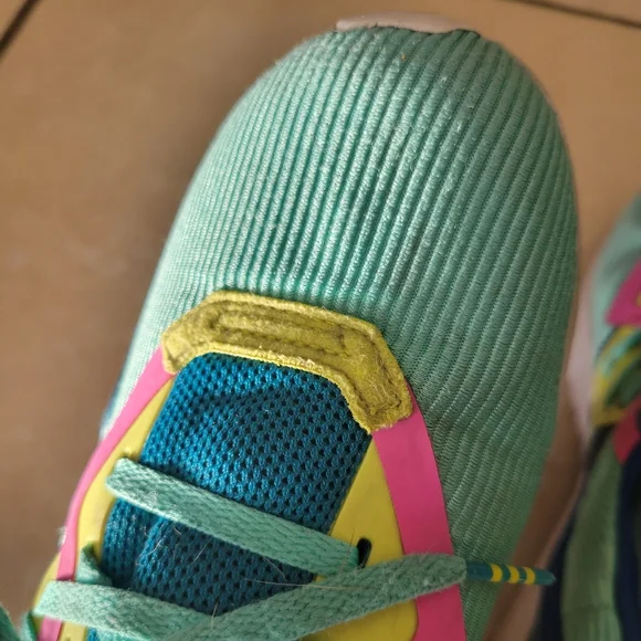 Neon Adidas - Picture 7 of 9